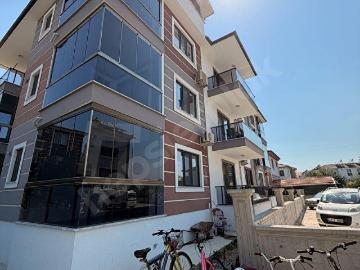 DALAMAN HÜRRİYET MEVKİ'NDE OTOPARKLI VE CAM BALKONLU 2+1 KİRALIK