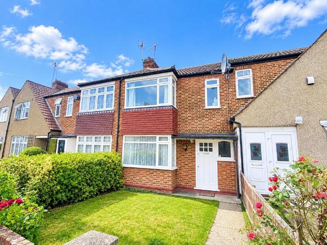 Dale Close, Barnet, EN5 3 bed terraced house to rent £2,200 pcm £508 pw