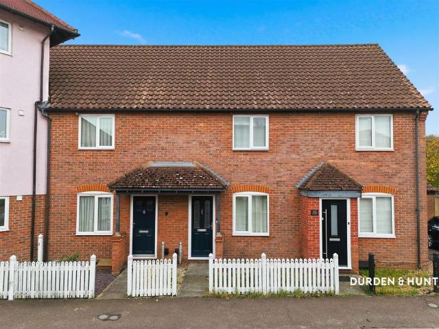 Dale Close, Colchester CO3 2 bed terraced house to rent £1,200 pcm £277 pw