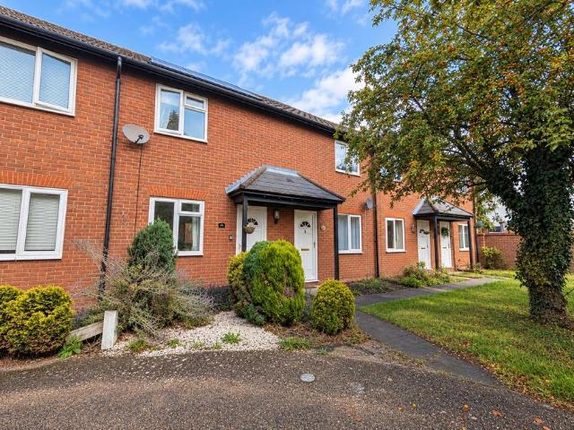 Dale Close, Stanway, Colchester, CO3 2 bed terraced house to rent £1,200 pcm £277 pw