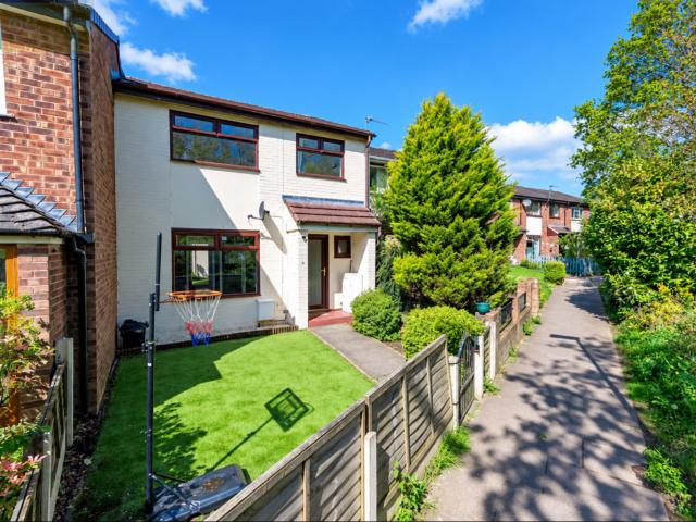 Dale Lane, Appleton 3 bed terraced house to rent £1,300 pcm £300 pw