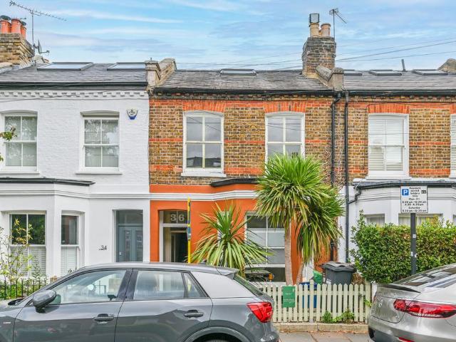 Dale Street, Glebe Estate, London, W4 3 bed terraced house to rent £4,750 pcm £1,096 pw