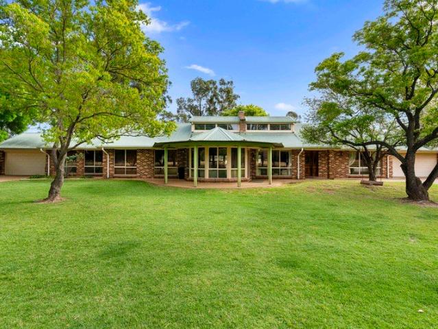 Daleford Architecturally Designed Lifestyle on 28 Acres