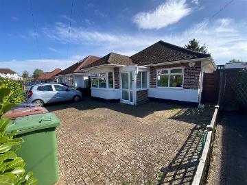 Daleside Drive, Potters Bar, Herts EN6, 3 bed detached bungalow to rent, £2,600 pcm | PrimeLocation