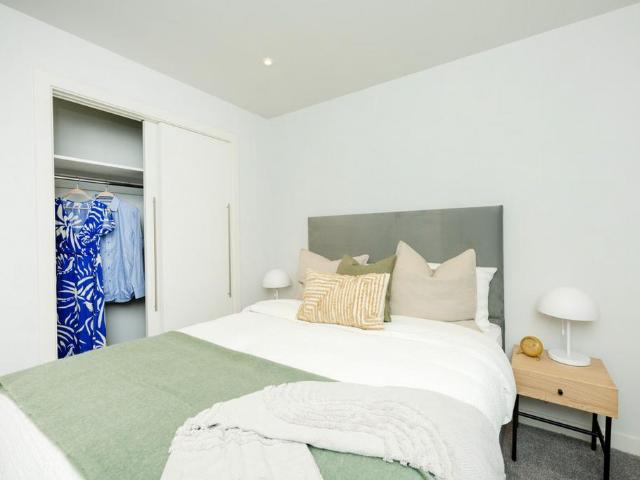 Dalian, 350 St Vincent Street G3 1 bed apartment to rent £1,250 pcm £288 pw