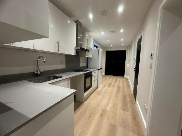 Dalkeith Grove, Stanmore HA7 1 bed in a house share to rent £1,200 pcm £277 pw