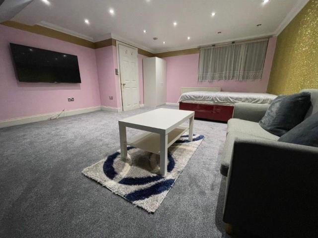 Dalkeith Road, Ilford IG1 1 bed flat to rent £1,250 pcm £288 pw