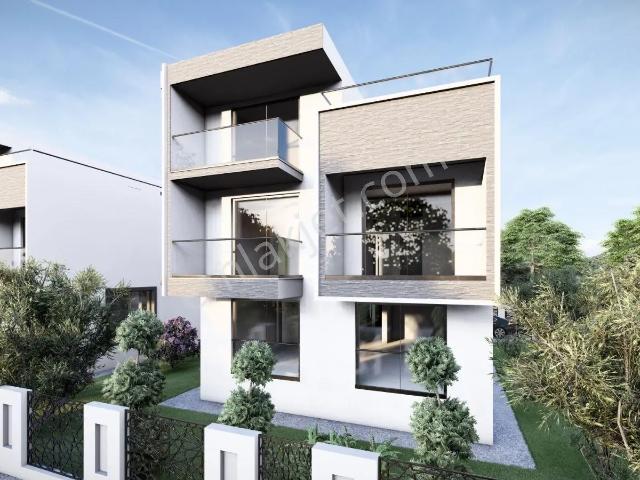 Dallıca Mahallesi'nde Havuzlu Asansörlü Tribleks Villa