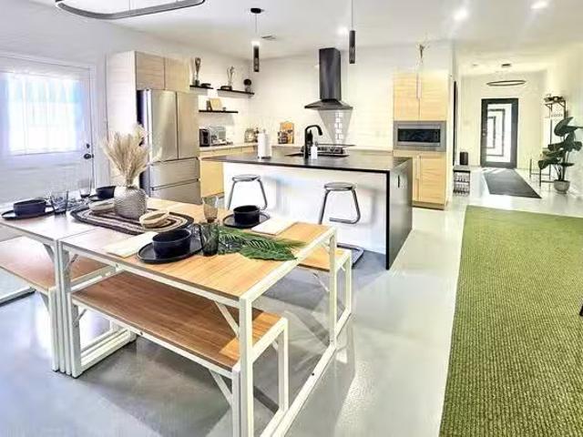 Dallas House with Workspace. Modern & newly renovated id. 8288