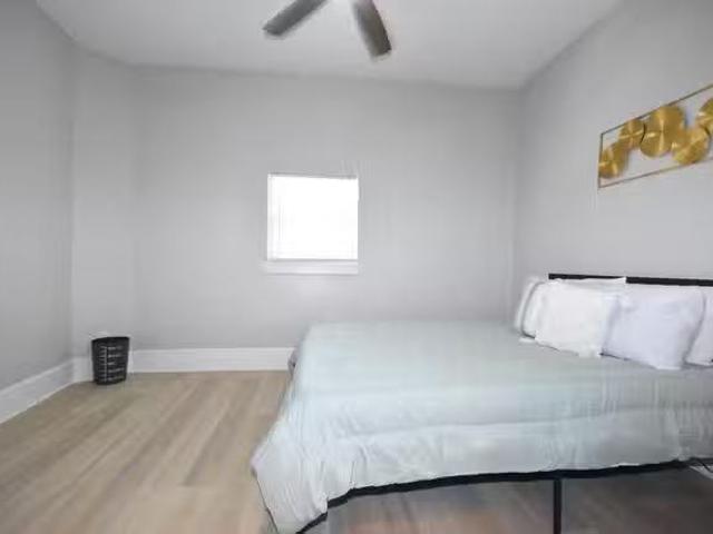 Dallas House with Dining area. Comfortable & spacious id. 3816
