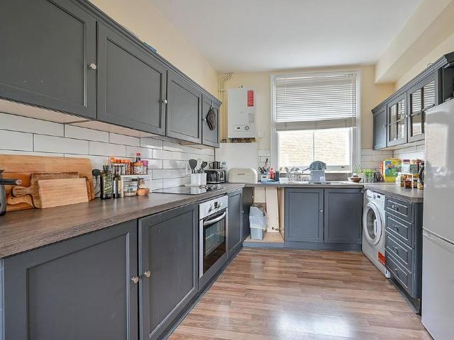 Dalling Road, Hammersmith, London, W6 2 bed flat to rent £2,250 pcm £519 pw
