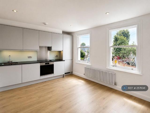 Dalling Road, London, W6 1 bed flat to rent £2,150 pcm £496 pw