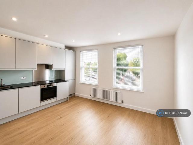 Dalling Road, London, W6 1 bed flat to rent £2,250 pcm £519 pw