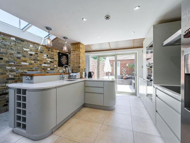 Dalmally Road, Croydon, CR0 4 bed semi detached house to rent £3,500 pcm £808 pw