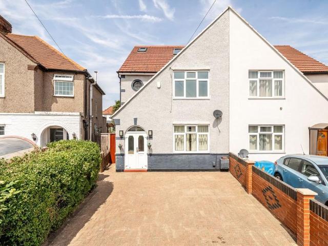 Dalmeny Crescent, Hounslow TW3 4 bed semi detached house to rent £3,500 pcm £808 pw