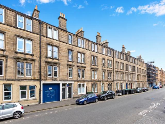 Dalmeny Street, Edinburgh, EH6 8PG 1 bed flat to rent £1,050 pcm £242 pw