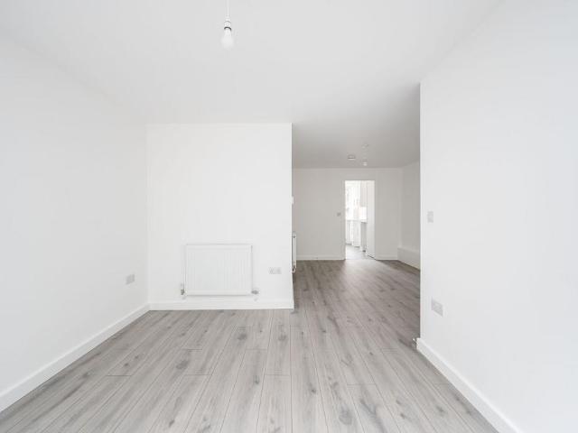 Dalston Lane, Hackney, London, E8 1 bed flat to rent £2,100 pcm £485 pw