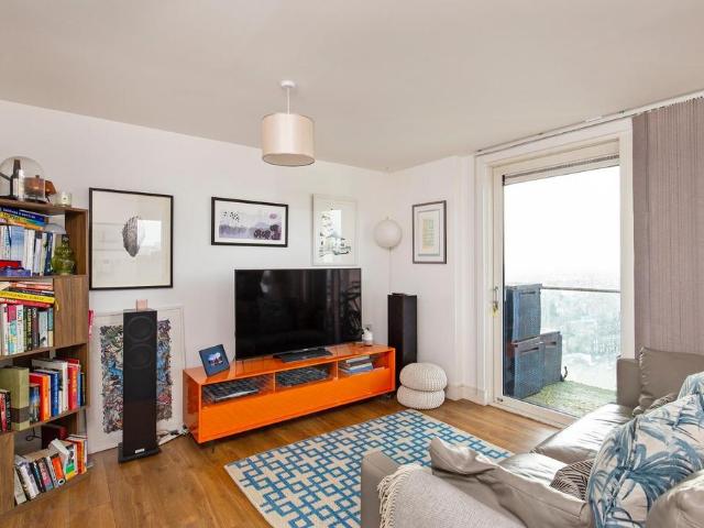 Dalston Square, Dalston E8 3 bed flat to rent £4,000 pcm £923 pw