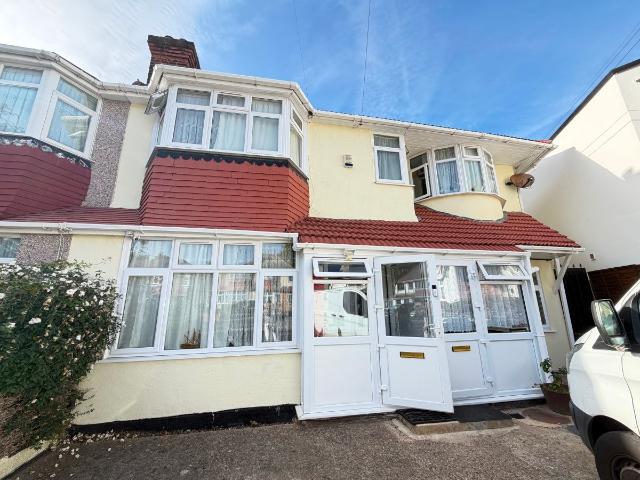 Daphne Gardens, London E4, 1 bed flat to rent, £1,675 pcm | PrimeLocation