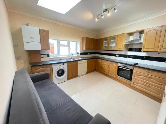 Daphne Gardens, London E4, 2 bed flat to rent, £1,800 pcm | PrimeLocation