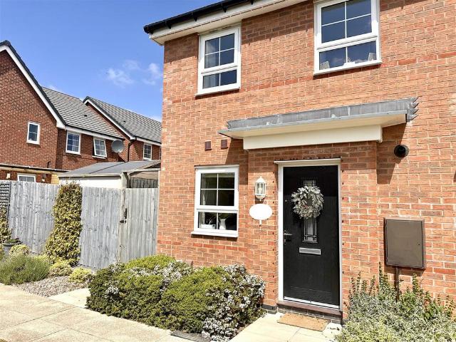 Darter View, Nuneaton 2 bed semi detached house to rent £1,000 pcm £231 pw