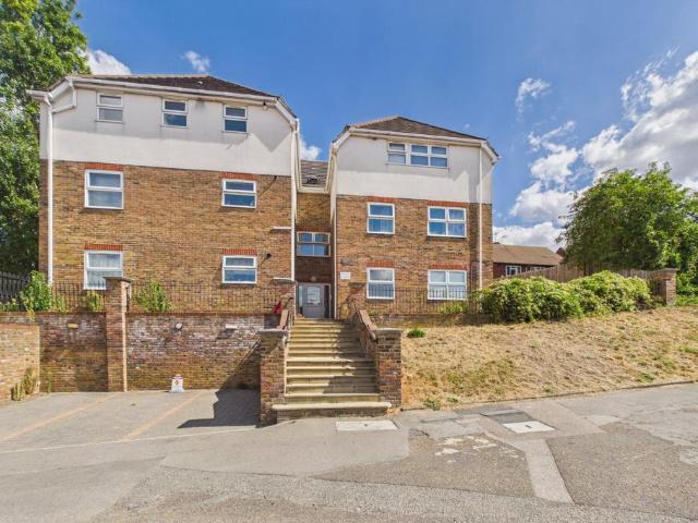 Dartford DA1 2 bed apartment to rent £1,375 pcm £317 pw