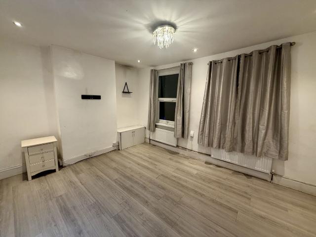Dartford Road DA1, 2 bed flat to rent, £1,500 pcm | PrimeLocation