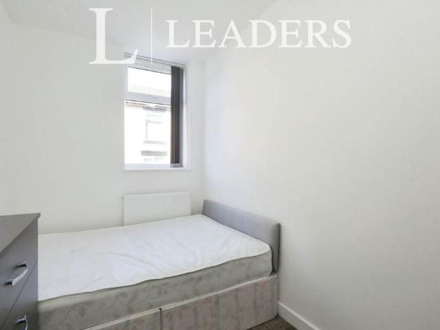 Dartmouth Street, Stoke on Trent, ST6 1 bed detached house to rent £450 pcm £104 pw