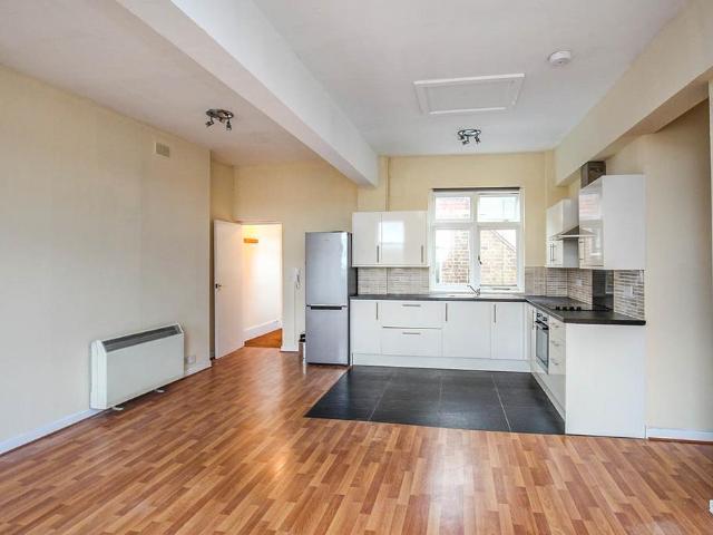 Dartmouth Road, London SE23 2 bed apartment to rent £1,800 pcm £415 pw