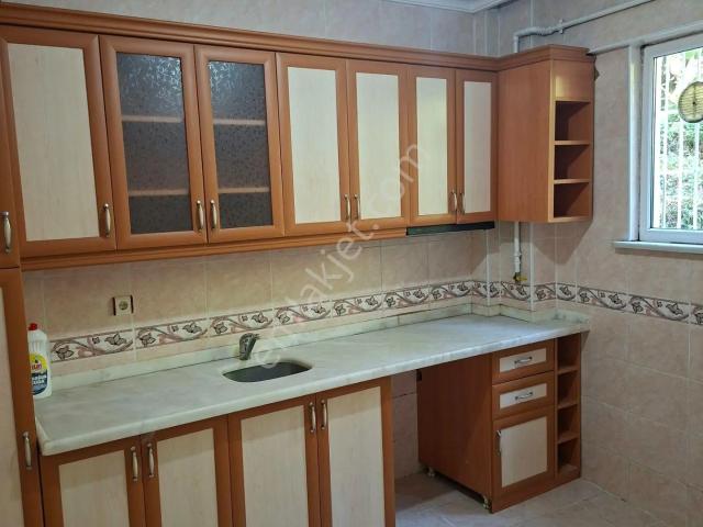 Daruşafaka Metroya Kent Ormana Yakın Derbent Üst Bölgede Kiralık 2+1 Kombili Giriş Katı Daire