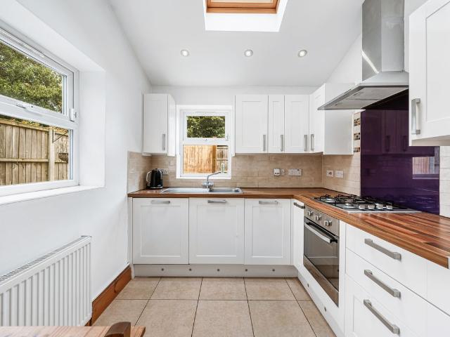 Darwin Road, Ealing, London W5, 2 bed flat to rent, £2,200 pcm | PrimeLocation