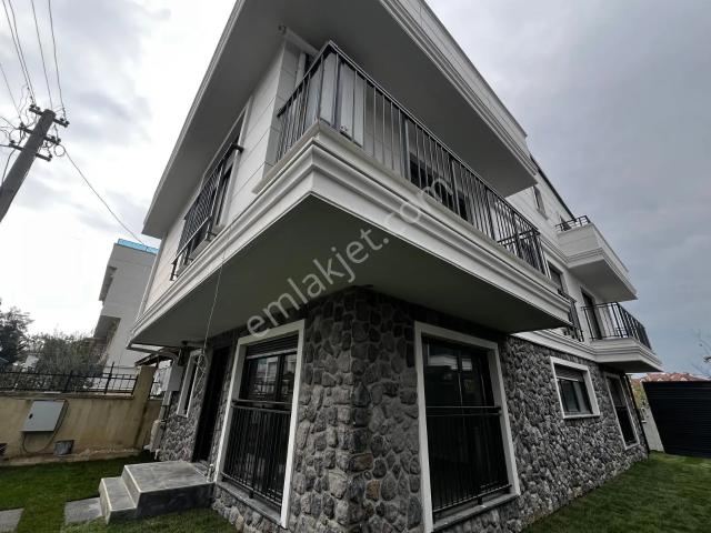 Darıca Bayramoğlu Merkezi Konumda Modern 7+1 Satılık Villa
