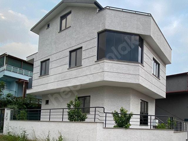 Darıca Bayramoğluda 5+1 220 m2 Kiralık Triplex Villa