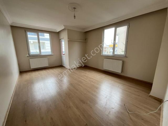 Darıca Ortaokuluna Yakın,çift Balkonlu Ara Kat 2+1 90 M²