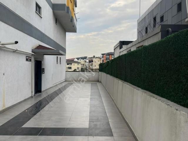 Darıca Nenehatun'da Caddeye Cepheli 2+1 90m² Kiralık Daire