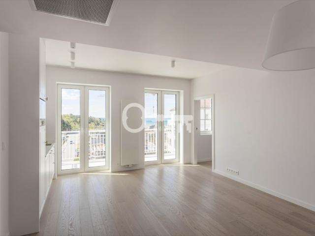 Nowoczesny apartament z widokiem na morze i balkonem