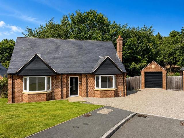 Darby Close, Nesscliffe, Shrewsbury 3 bed detached bungalow to rent £1,280 pcm £295 pw