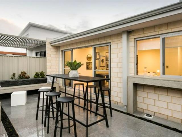 DARCH UNDER $610,000!