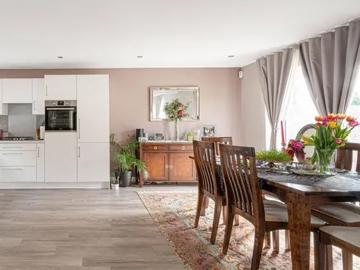 Darcy Close, London, N20 0LF, United Kingdom | 4 bed townhouse for rent #139543907 | Rentberry