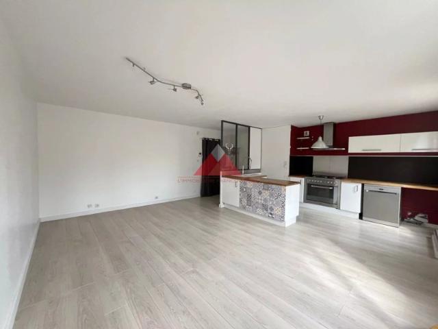 DARDILLY T3 de 64 m² avec terrasse de 32 m²
