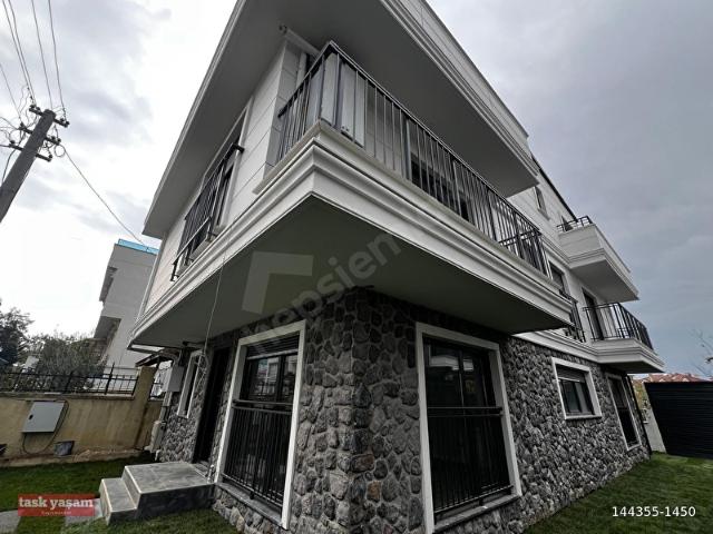 DARICA BAYRAMOĞLU MERKEZİ KONUMDA MODERN 7+1 SATILIK VİLLA