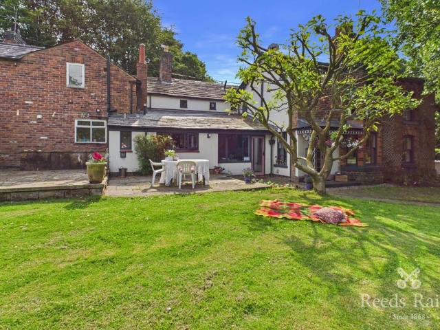 Dark Lane, Macclesfield SK11 5 bed semi detached house to rent £5,000 pcm £1,154 pw