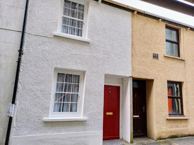 Dark Street, Haverfordwest. 1 bed terraced house to rent £750 pcm £173 pw