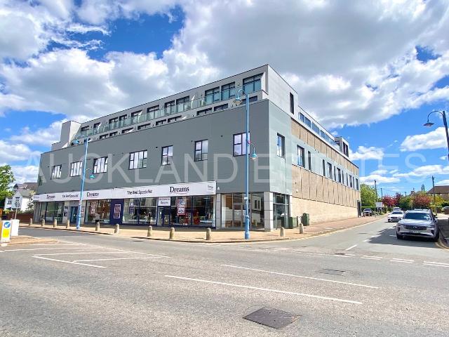 Darkes Lane, Potters Bar EN6, 2 bed flat to rent, £1,945 pcm | PrimeLocation