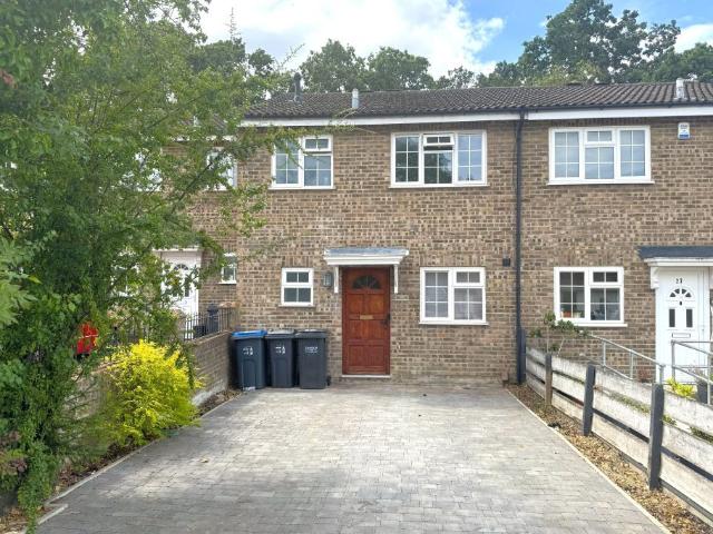 Darley Close, Croydon CR0, 3 bed terraced house to rent, £2,000 pcm | PrimeLocation