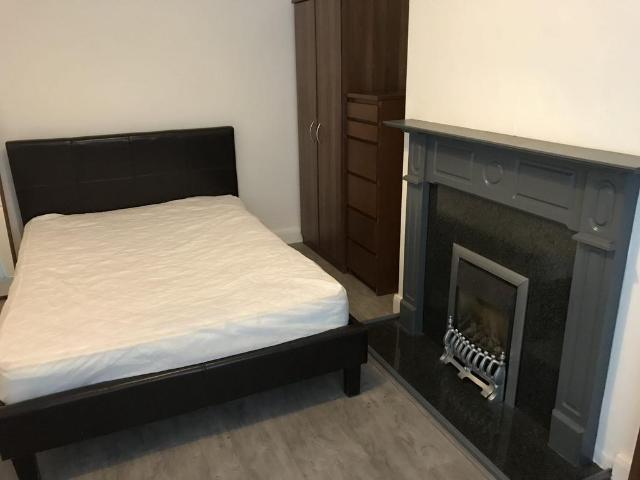 Darley Avenue, Farnworth BL4 1 bed in a house share to rent £675 pcm £156 pw