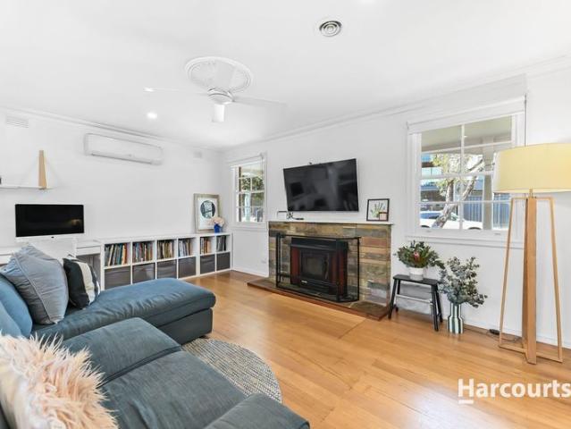 Darling Property, Walking Distance to Town!