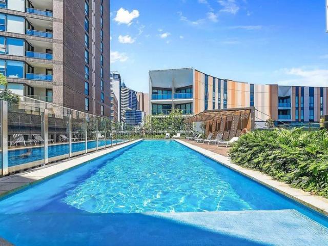 Darling Rise 1 Bed & Room Sized Study Can Be Used As Two Bed Apt For Sale