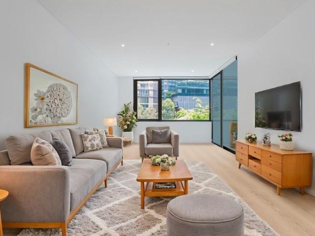 Darling Square Golden Investment Opportunity | Potential Second Bedroom | Luxury Outdoor Swimming Pool