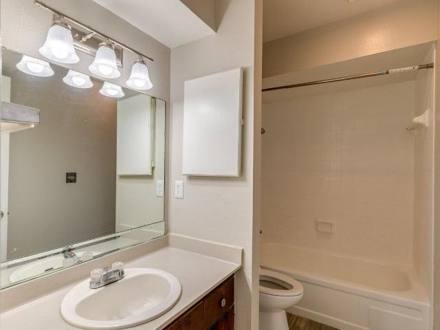 Darlington Oaks & Midtown Flats 2 Bedroom Apartment for Rent at 4801 S Braden Ave, Tulsa, OK 74135